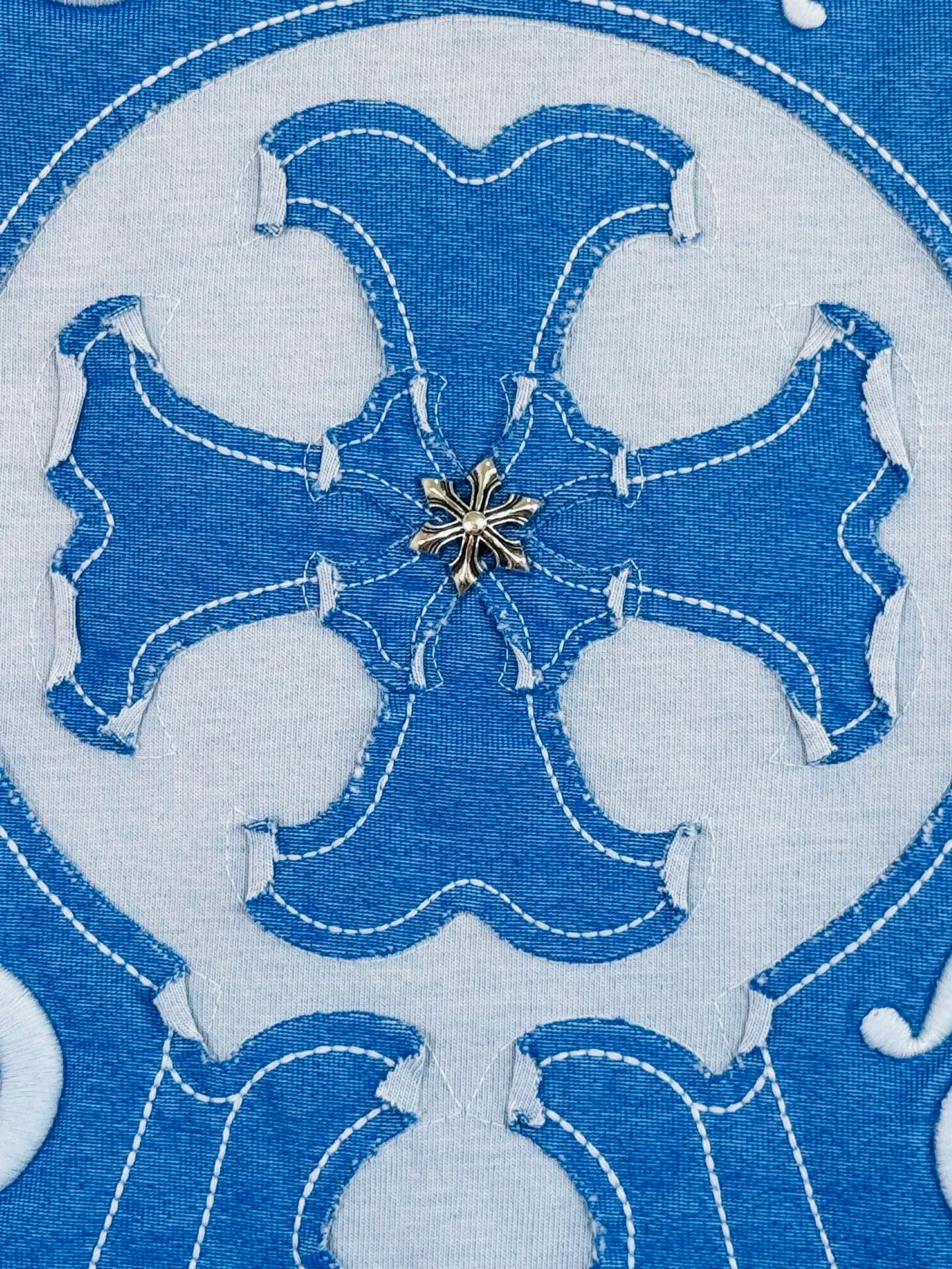 P250 ch high version Chrome Hearts 2025 new autumn and winter cross patch washed spray horse slip long-sleeved T-shirt, fabric: 26 double yarns 320 grams weight, patch embroidery, heavy wash water ➕ fried color + spray horse slip printing process: patch embroidery, secondary color spray horse slip process Color: gray, blue Size: S M L XL Style number: 5181
